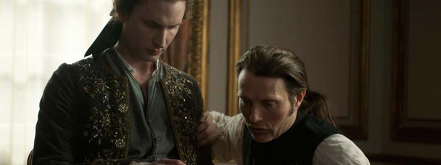 En kongelig affære åbner med et brag