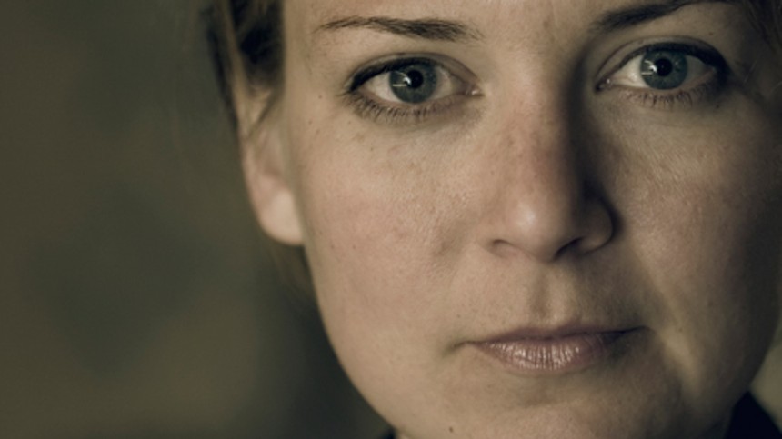 Hvid udenpå, sort  indeni