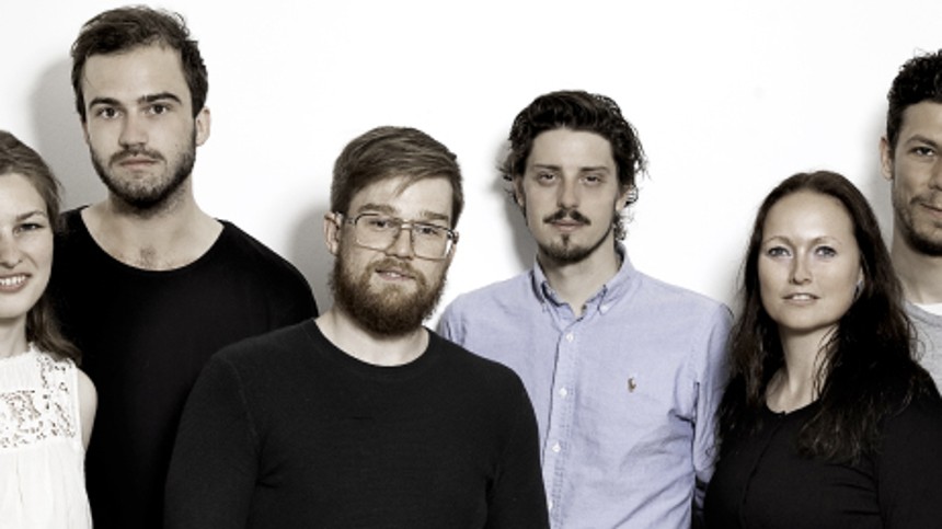 En krop med seks stemmer