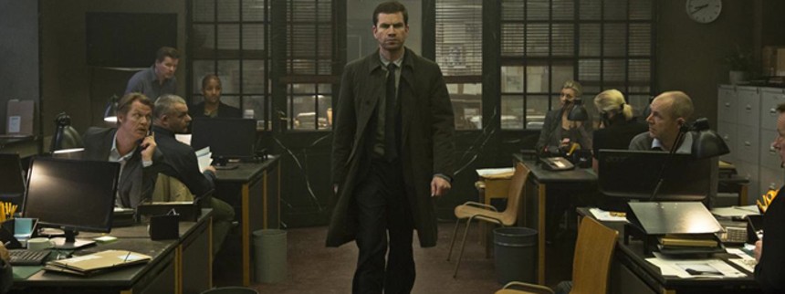 Kvinden i buret snigløber sig til succes 