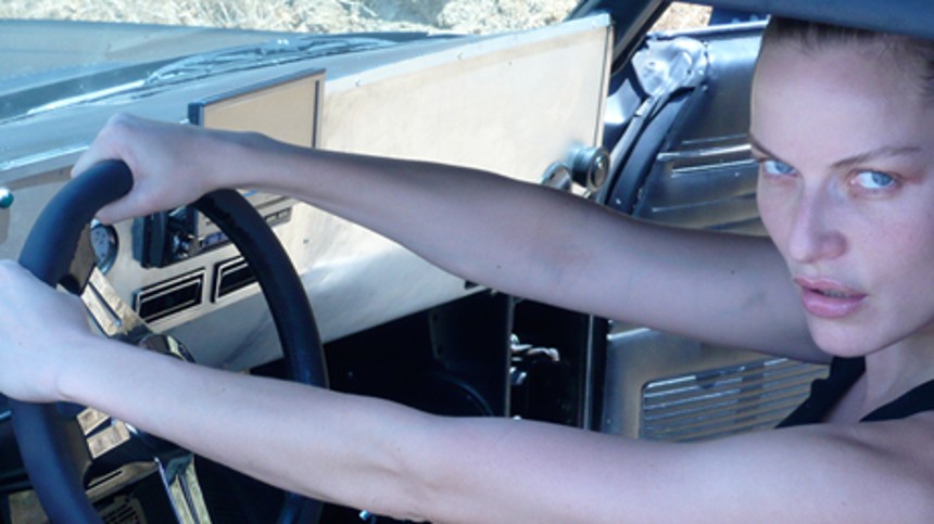 Rie Rasmussen genindspiller hor­ror-​klas­si­ker