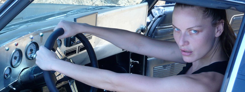 Rie Rasmussen genindspiller hor­ror-​klas­si­ker