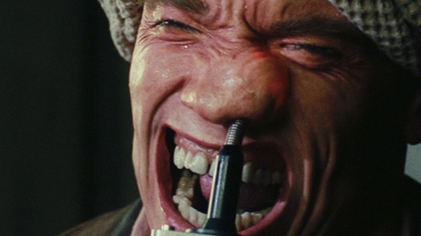 Bizarre film­re­k­vi­sit­ter på eBay