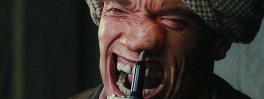 Bizarre film­re­k­vi­sit­ter på eBay