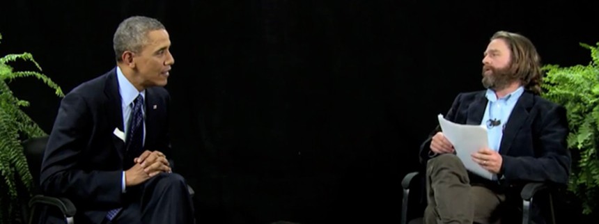 Se præsident Obama mellem to bregner