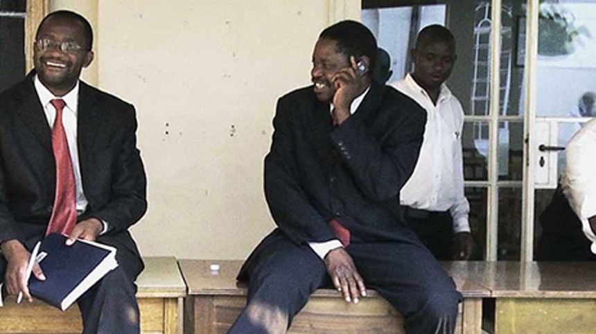 Følg Ekkos stjer­ne­ba­ro­me­ter under Cph:Dox