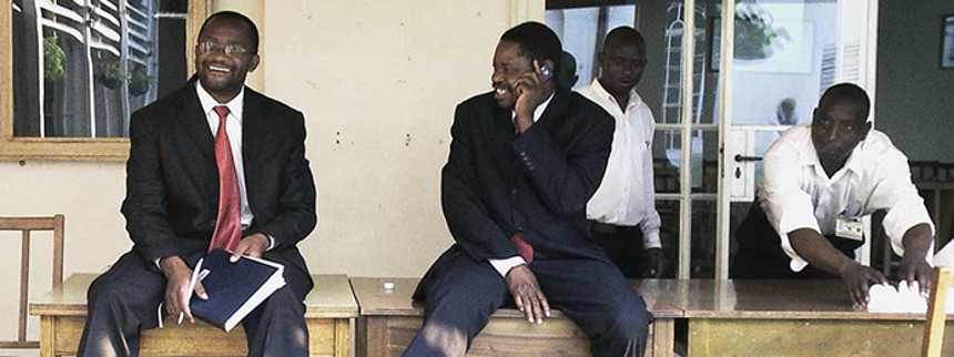 Følg Ekkos stjer­ne­ba­ro­me­ter under Cph:Dox