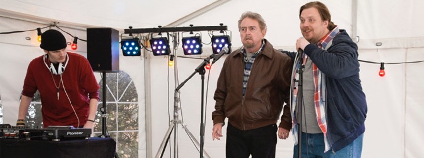 Let røven og brug yt­rings­fri­he­den