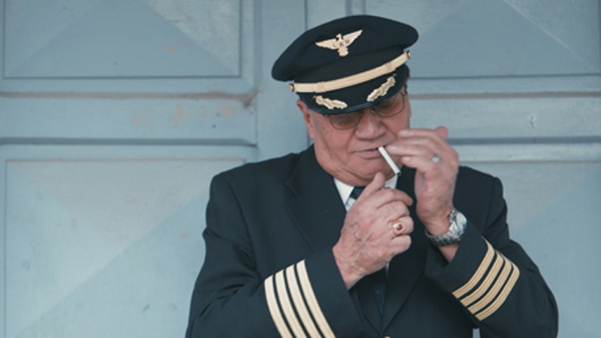 Mens vi venter på fly­ve­til­la­del­se