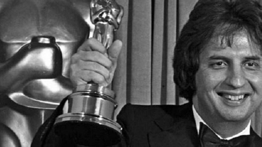 Michael Cimino står foran Heaven’s Gate          