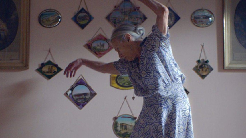 Hun finder skønheden i døden