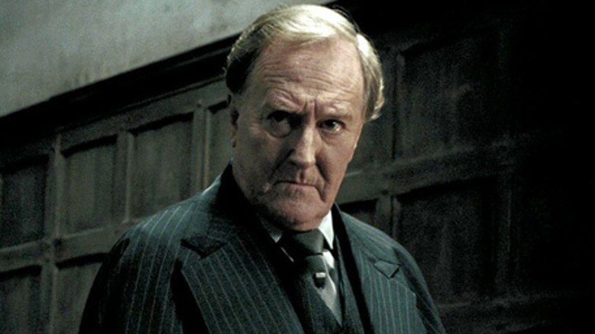 Harry Pot­ter-​sku­e­spil­le­ren Robert Hardy er død