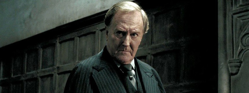 Harry Pot­ter-​sku­e­spil­le­ren Robert Hardy er død