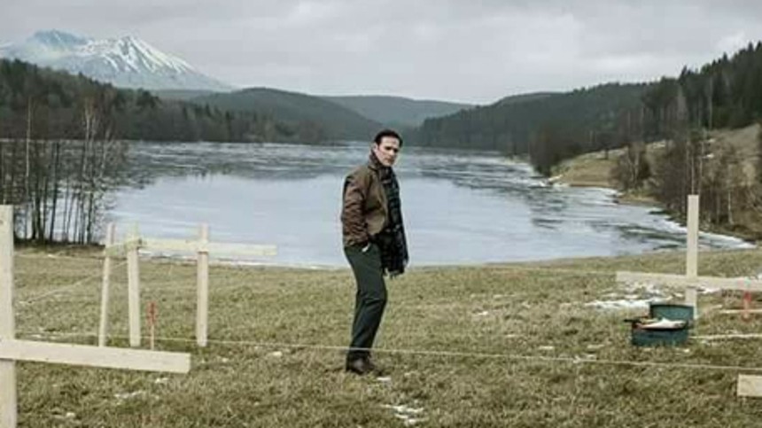 Festi­val­di­rek­tør holder døren på klem for Trier