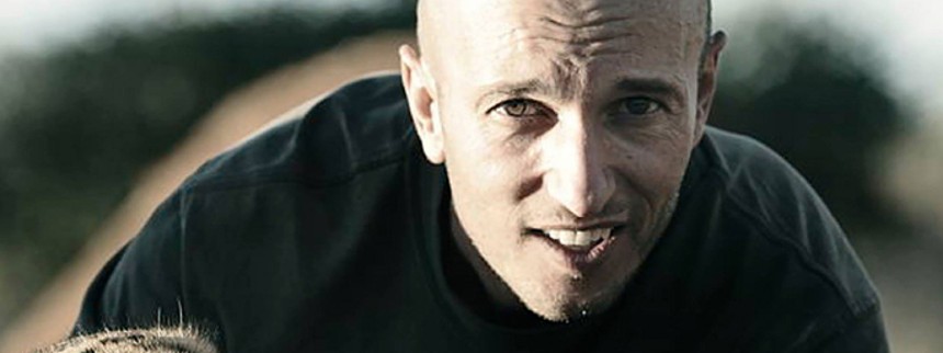 Filmfotograf dør efter slag fra giraf