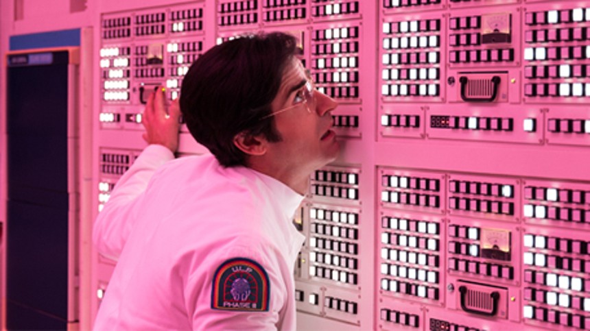 På med pe­nis-​sti­mu­la­to­ren i første scene