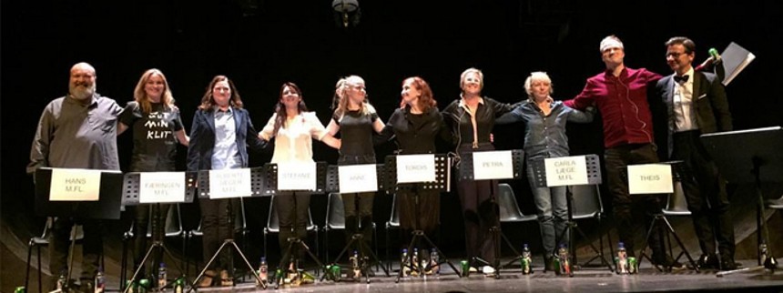 Kvinderne sætter sig på dren­ge­røvsko­me­die