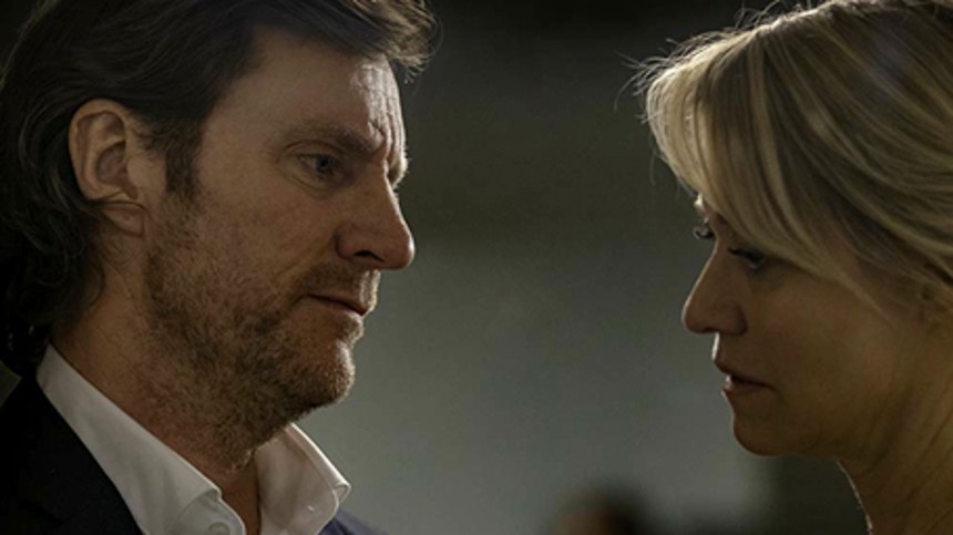 Dronningen trækker folk i biografen