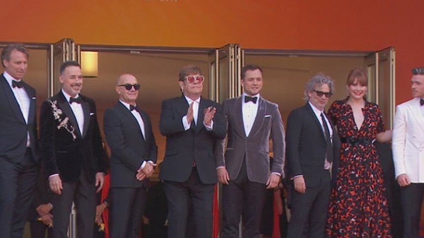 ”Ikke meget får Elton John til at rødme”