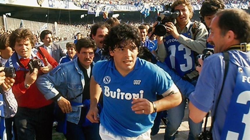 I nærkontakt med Maradonas venstre fod