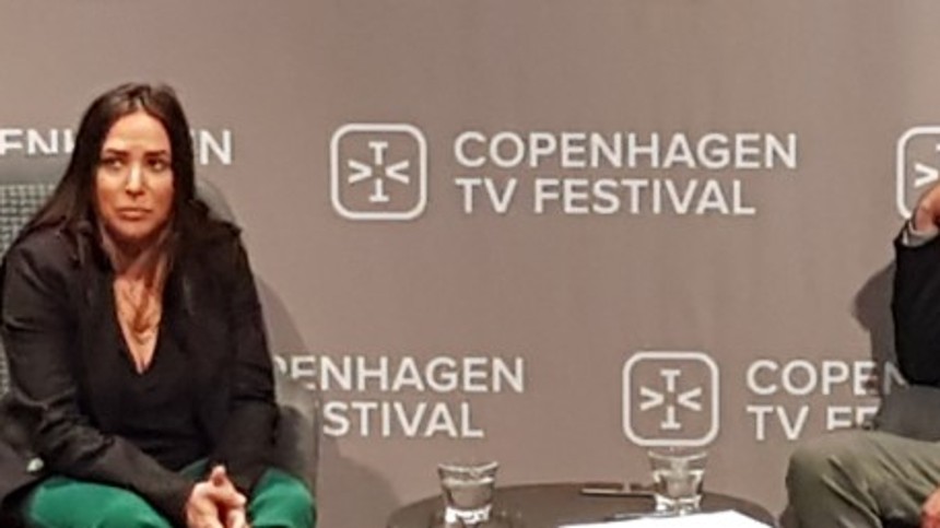 Dronningen holder hof