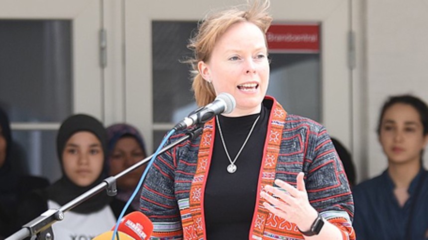 Kulturminister mister sit barn