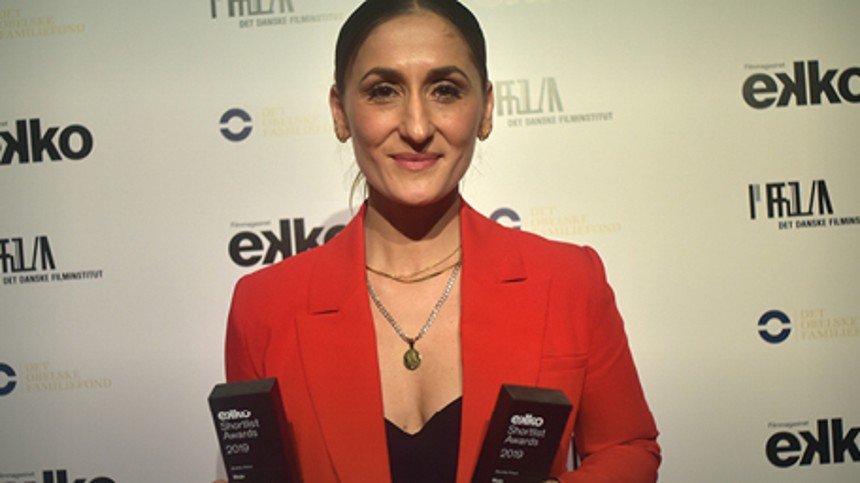 Vinderne viser priserne frem