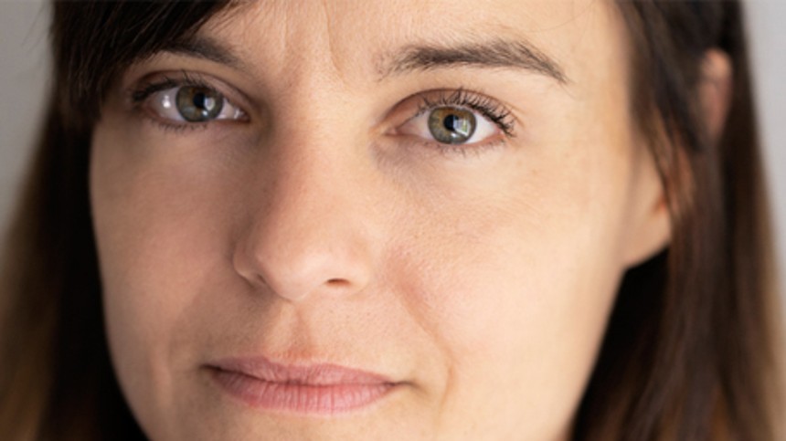 Ma­nuskript­for­fat­ter skriver spændingsroman