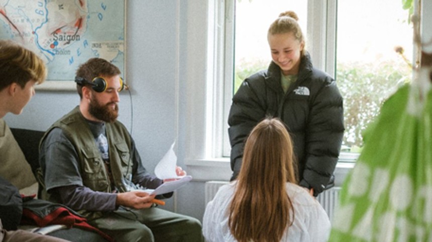 Filmskaber giver julegave til de unge