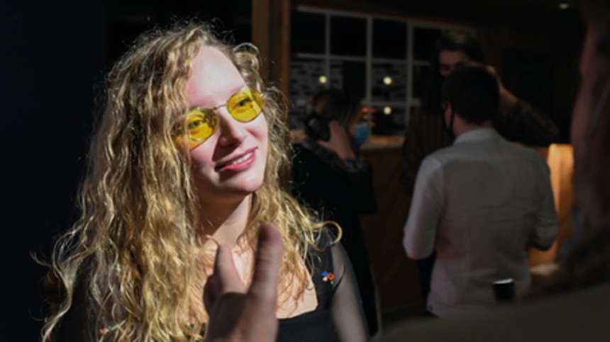 Vinderne viser deres statuette frem