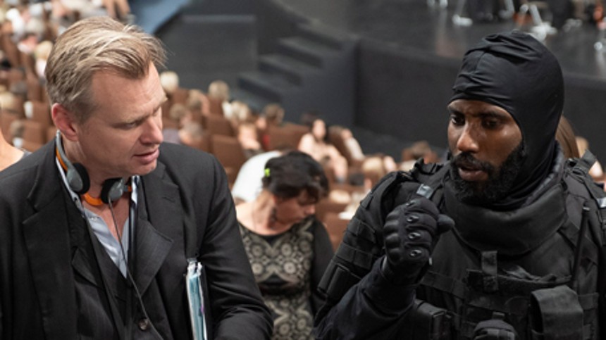 Christopher Nolan raser mod Warner Bros.