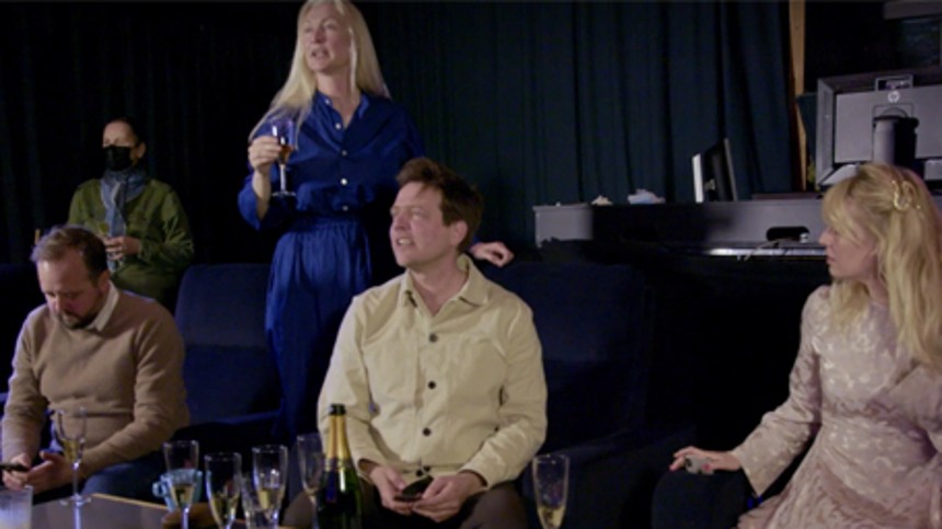 Mød op eller hold dig væk!