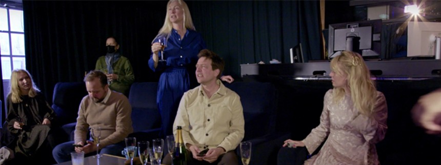 Mød op eller hold dig væk!