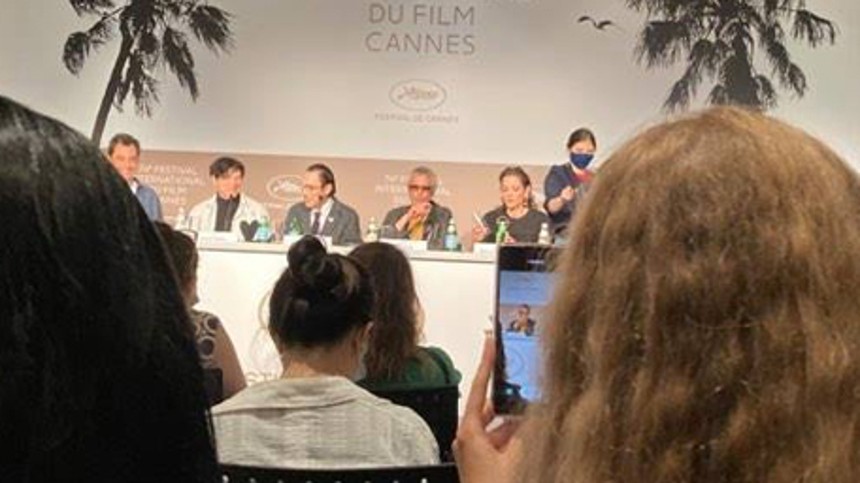 Tissetrængende instruktør flygter i Cannes