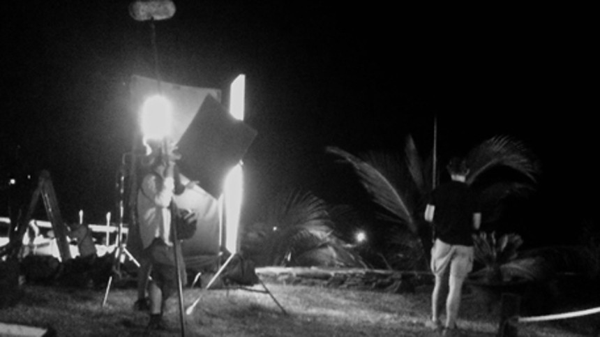 Publikum ser ikke den grædende assistent