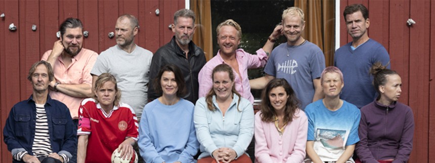 Stjerner samles i for­æl­dre­ko­me­die