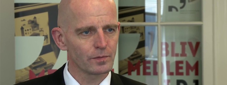 Bi­o­graf­di­rek­tør stopper