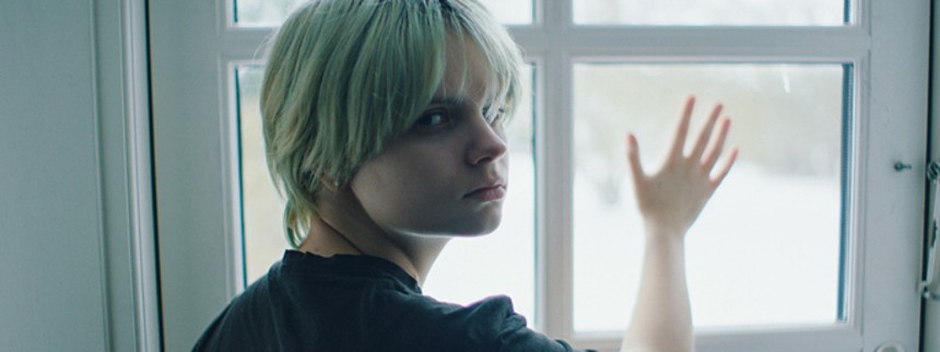 Hun faldt ud fra femte sal