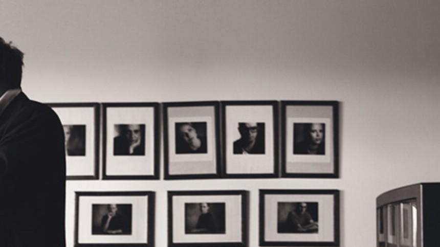 Karismatisk do­ku­men­tar­le­der deler vandene