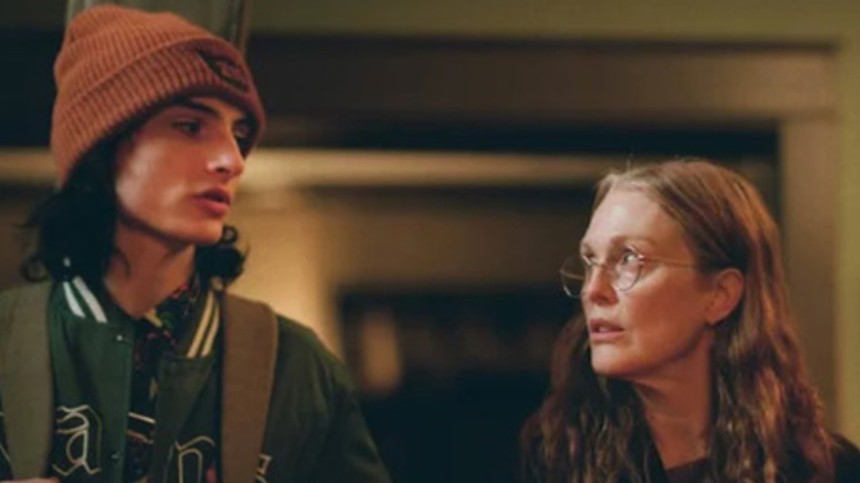 Jesse Eisenbergs lovende in­struk­tør­de­but