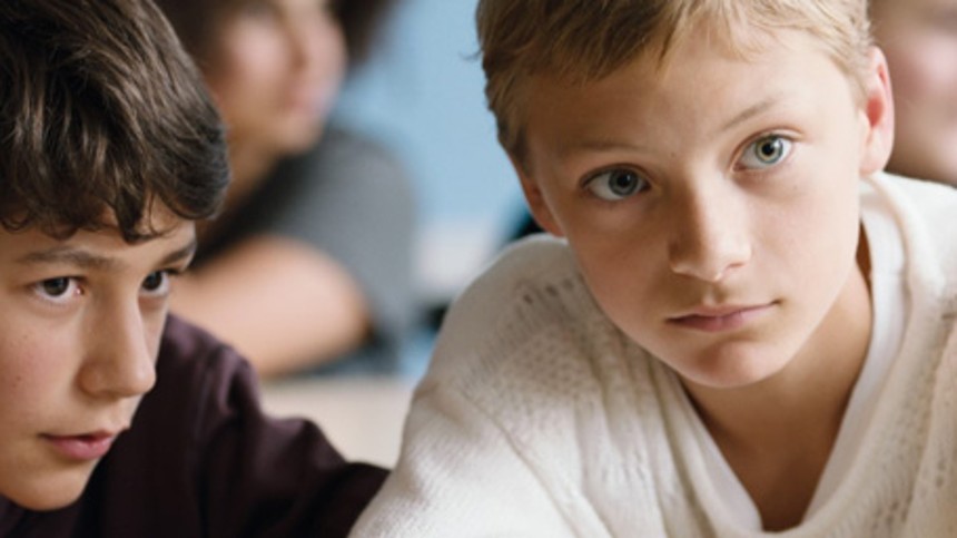 Når drenge begynder at skjule deres følelser