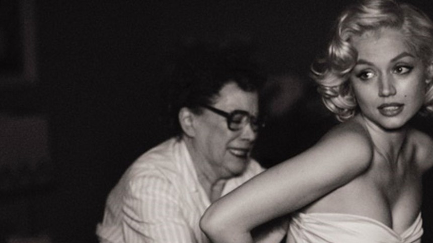 ”Blonde vil rive dig midt over”