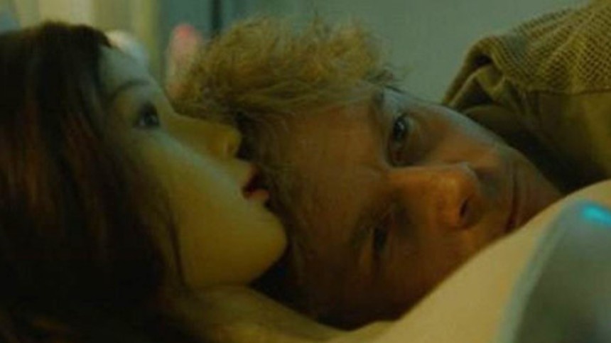 En sexdukke dømmer ikke nogen