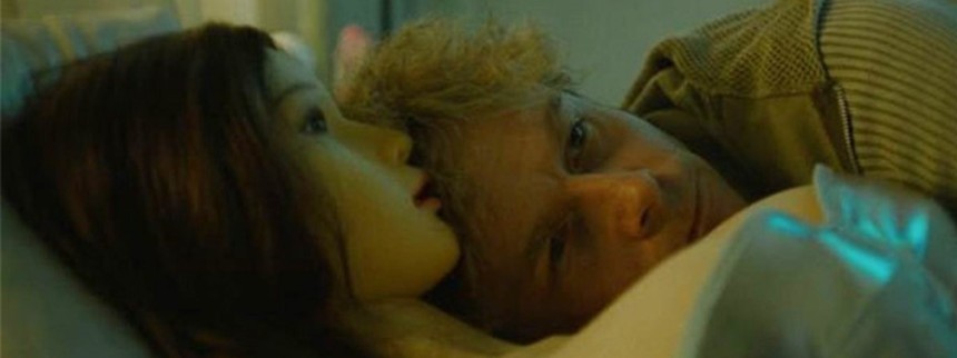 En sexdukke dømmer ikke nogen