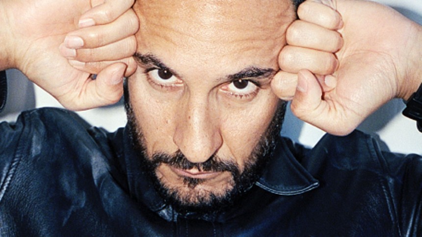 Ali Abbasi skyder med skarpt i nyt Ekko