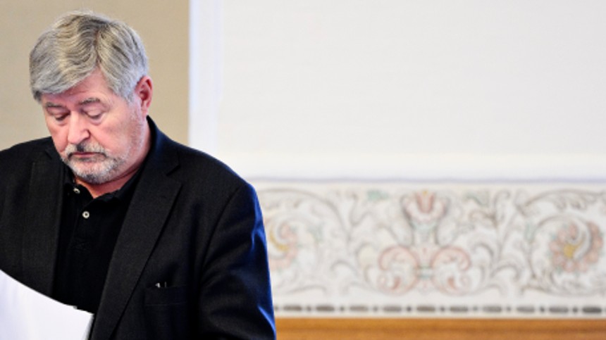 Politiker savner begrundelse for kunstnermoms