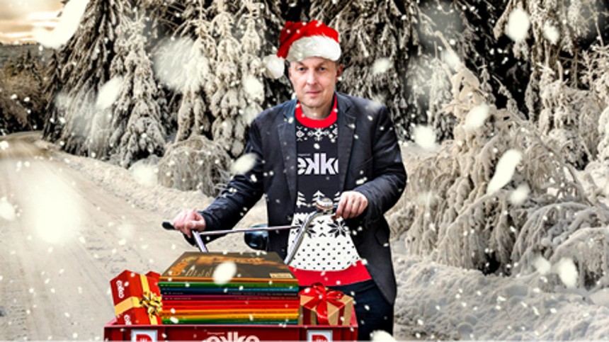 Ekkos julenisse bringer gaver ud