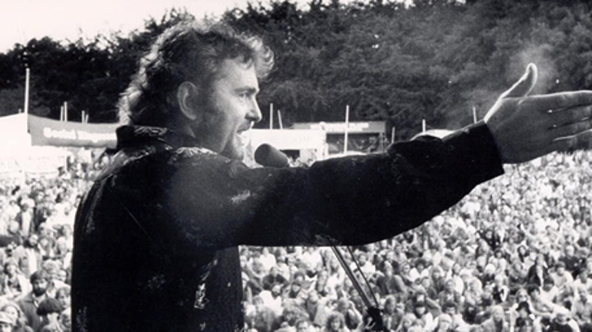 Erik Clausen ville skabe et større billede