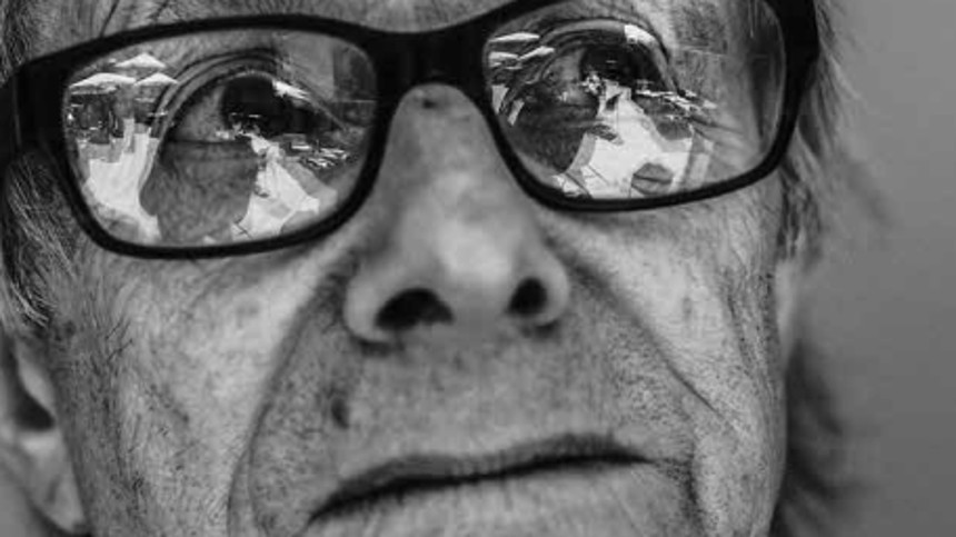 Ken Loach takker af med maner