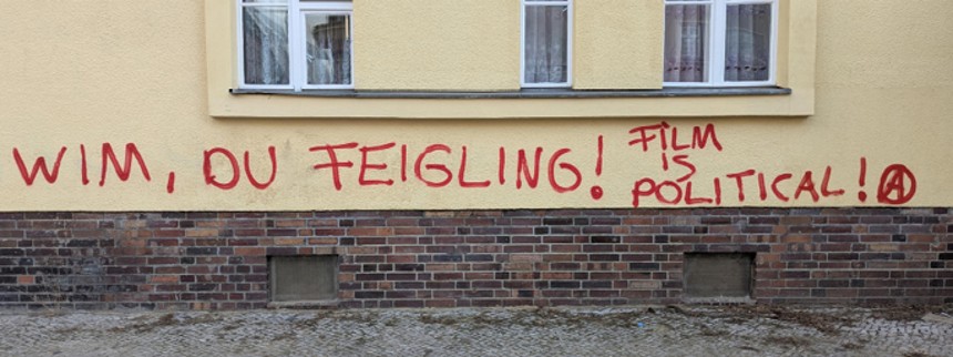 Må kunsten være apolitisk?